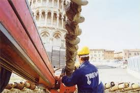 Trivellazione per prelevare limo sotto il lato nord della Torre