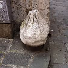 Cippo funerario etrusco (Via S. Martino)